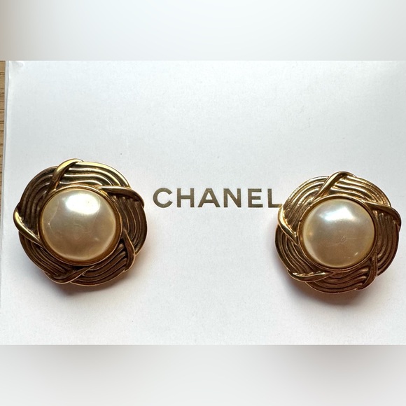 ❌❌sold❌❌Chanel - Vintage Camelia Pearl Clip on Earrings - Picture 2 of 4